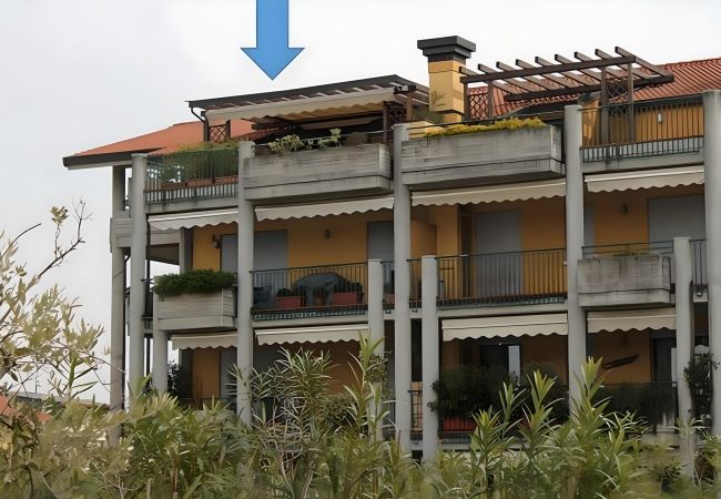 Apartment in Desenzano del Garda - 16 PARADISE LAKE VIEW WITH 5 SWIMMING POOL Apartment in Desenzano del Garda - 16 PARADISE LAKE VIEW WITH 5 SWIMMING POOL