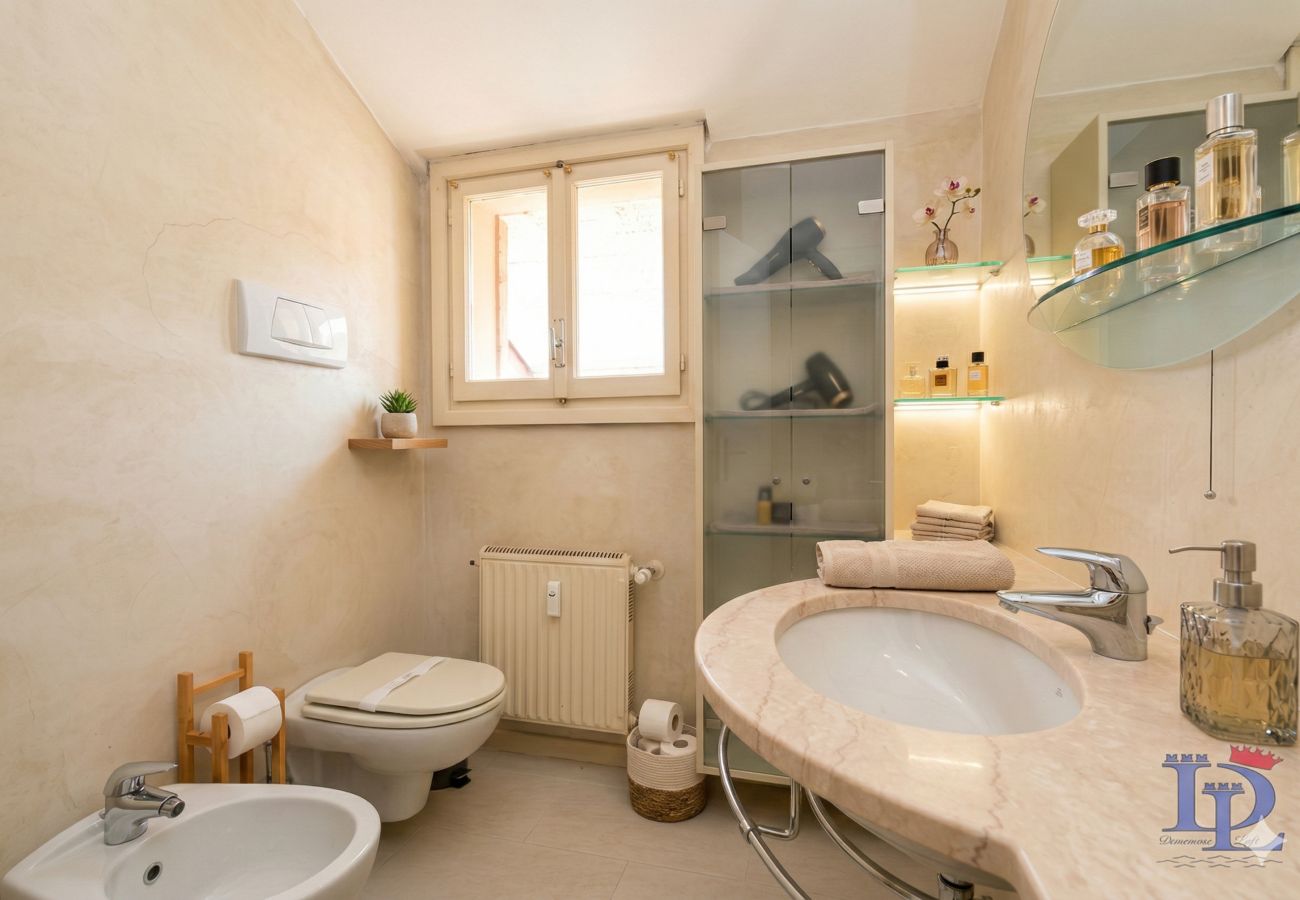 Apartment in Sirmione - 74 Desenzanoloft Eden LAKE VIEW AND PRIVATE BEACH