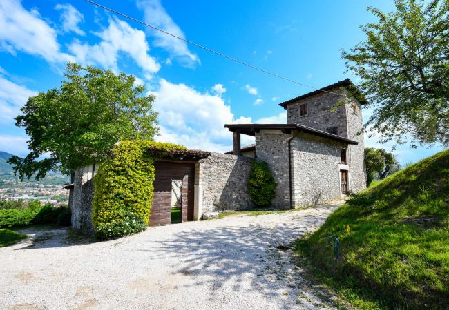 Villa in Salò - Casale Lucrezia by Garda FeWo Villa in Salò - Casale Lucrezia by Garda FeWo