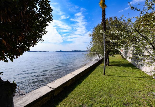 Villa in Gardone Riviera - Villa Magnolia a Lago by Garda FeWo