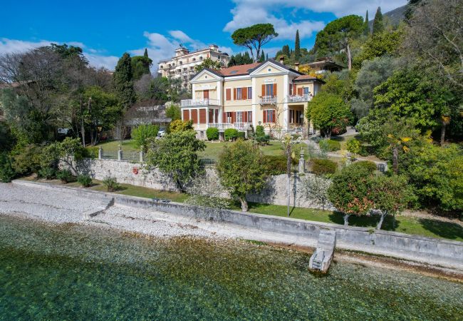 Villa/Dettached house in Gardone Riviera - Villa Magnolia a Lago by Garda FeWo
