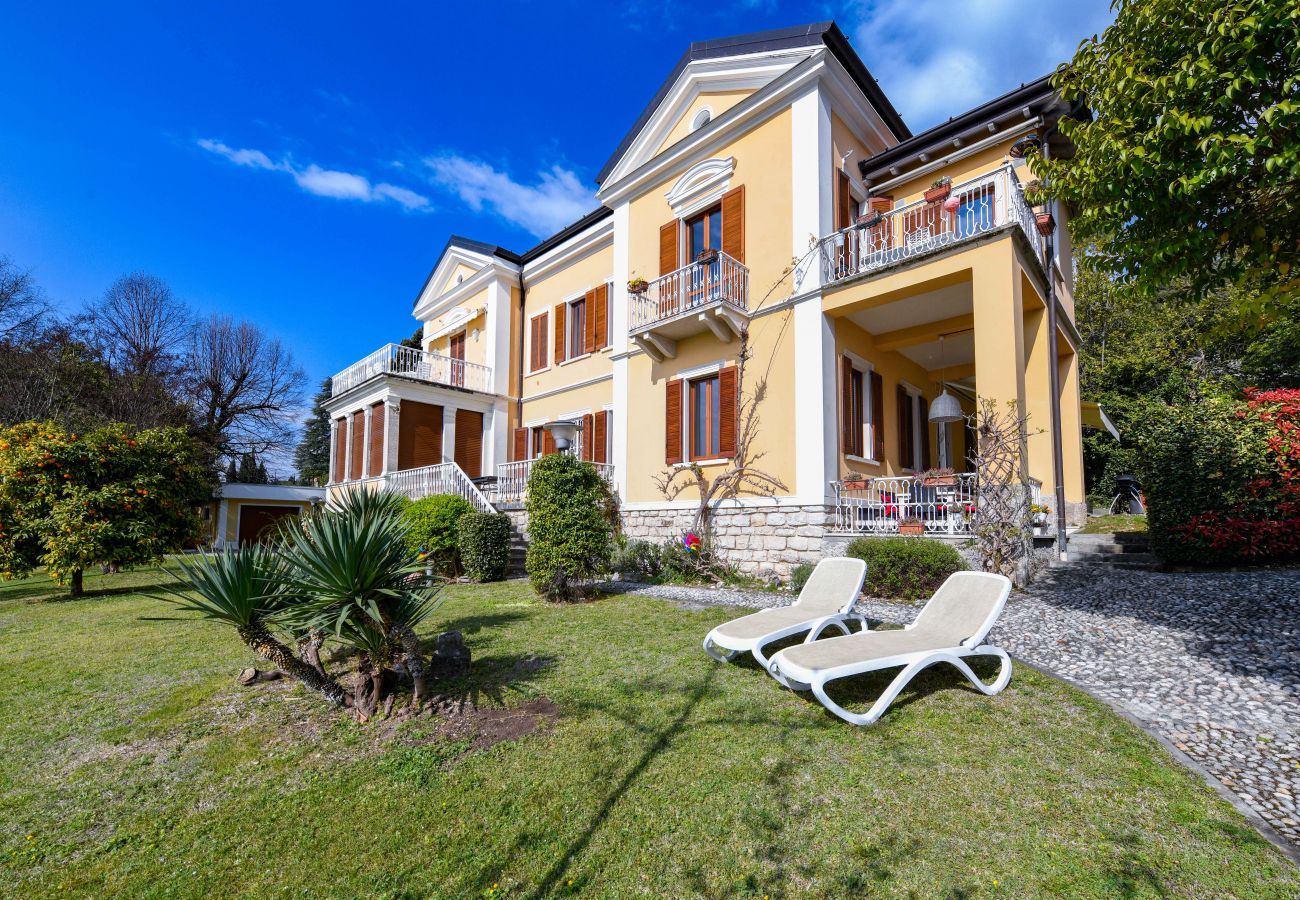 Villa in Gardone Riviera - Villa Magnolia a Lago by Garda FeWo