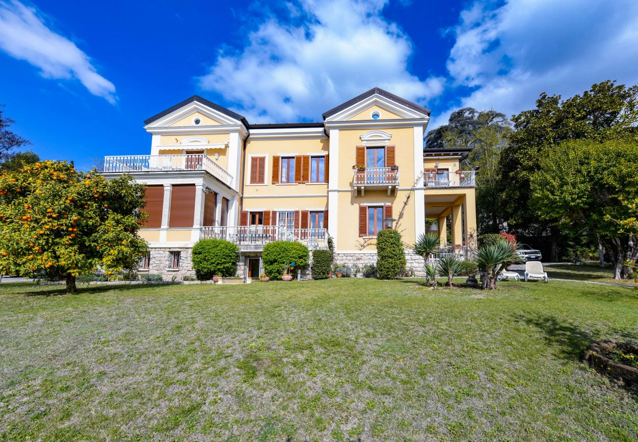 Villa in Gardone Riviera - Villa Magnolia a Lago by Garda FeWo