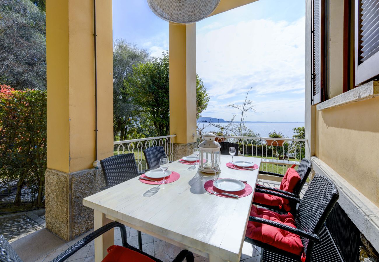 Villa in Gardone Riviera - Villa Magnolia a Lago by Garda FeWo