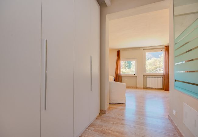 Apartment in Toscolano-Maderno - Cà Rossa - Ibisco by Garda FeWo Apartment in Toscolano-Maderno - Cà Rossa - Ibisco by Garda FeWo