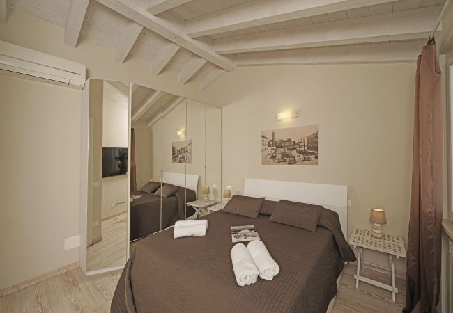 Apartment in Toscolano-Maderno - Cà Rossa - Orchidea 1 by Garda FeWo Apartment in Toscolano-Maderno - Cà Rossa - Orchidea 1 by Garda FeWo