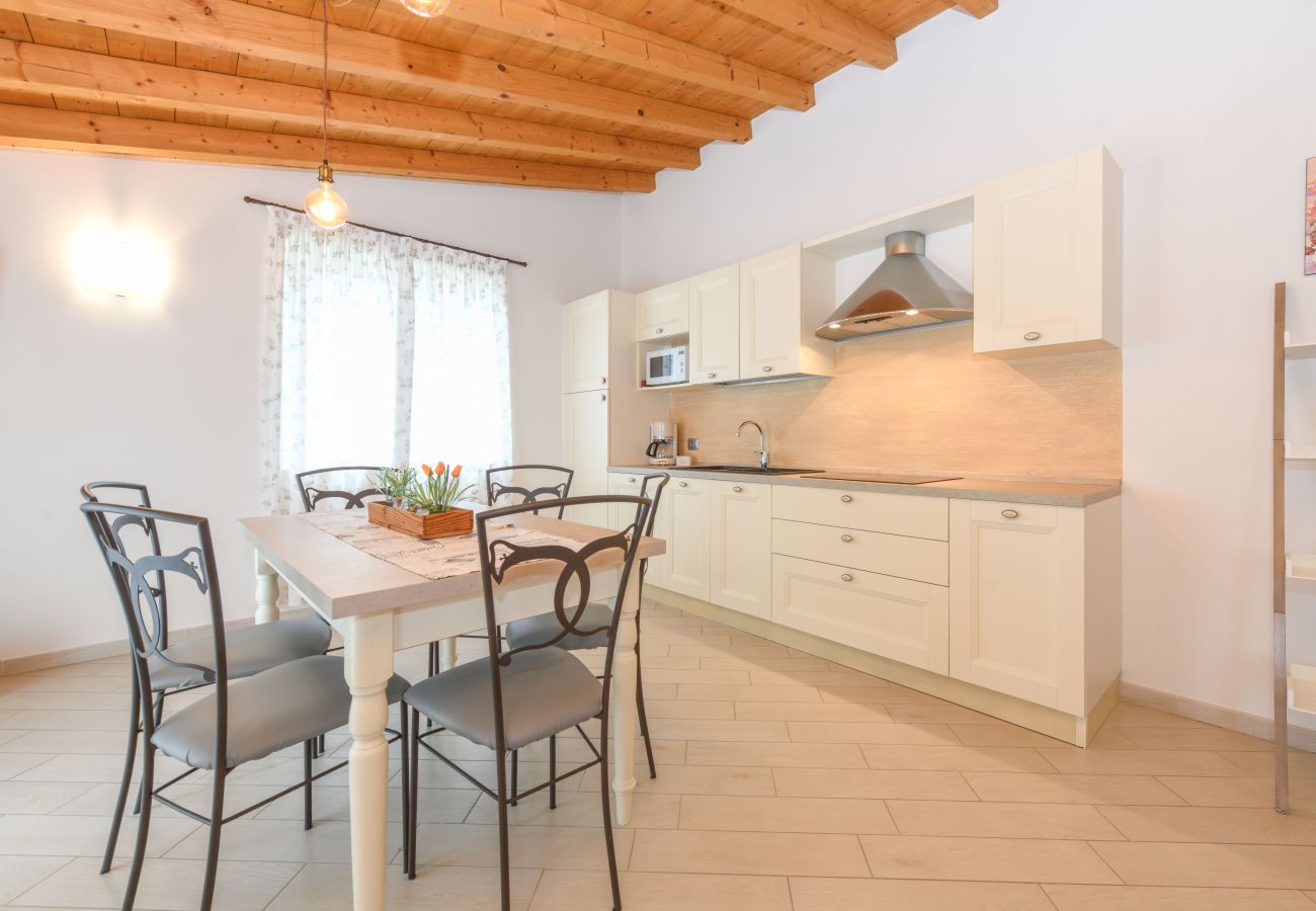 Apartment in Tignale - .melograno