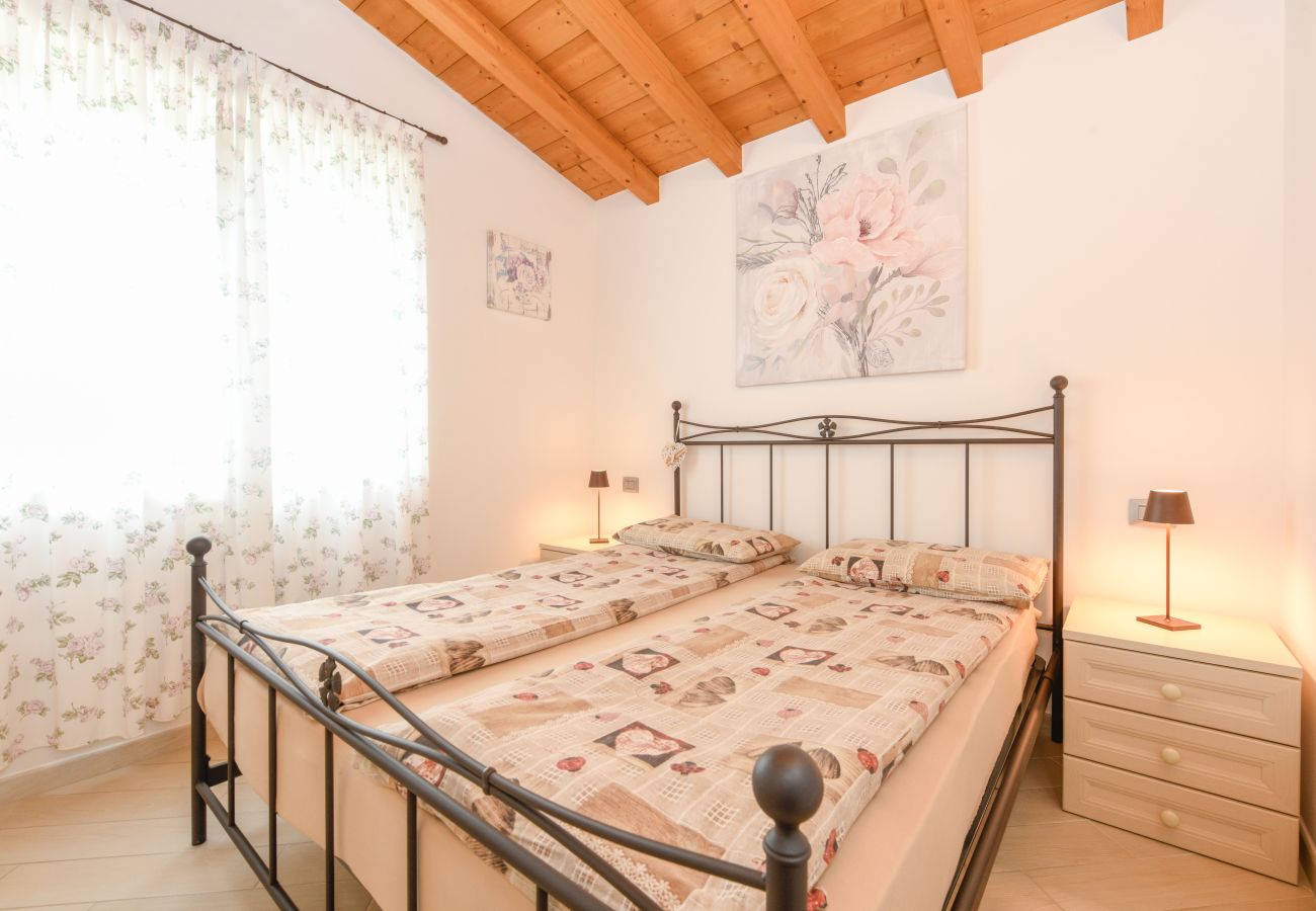 Apartment in Tignale - .melograno