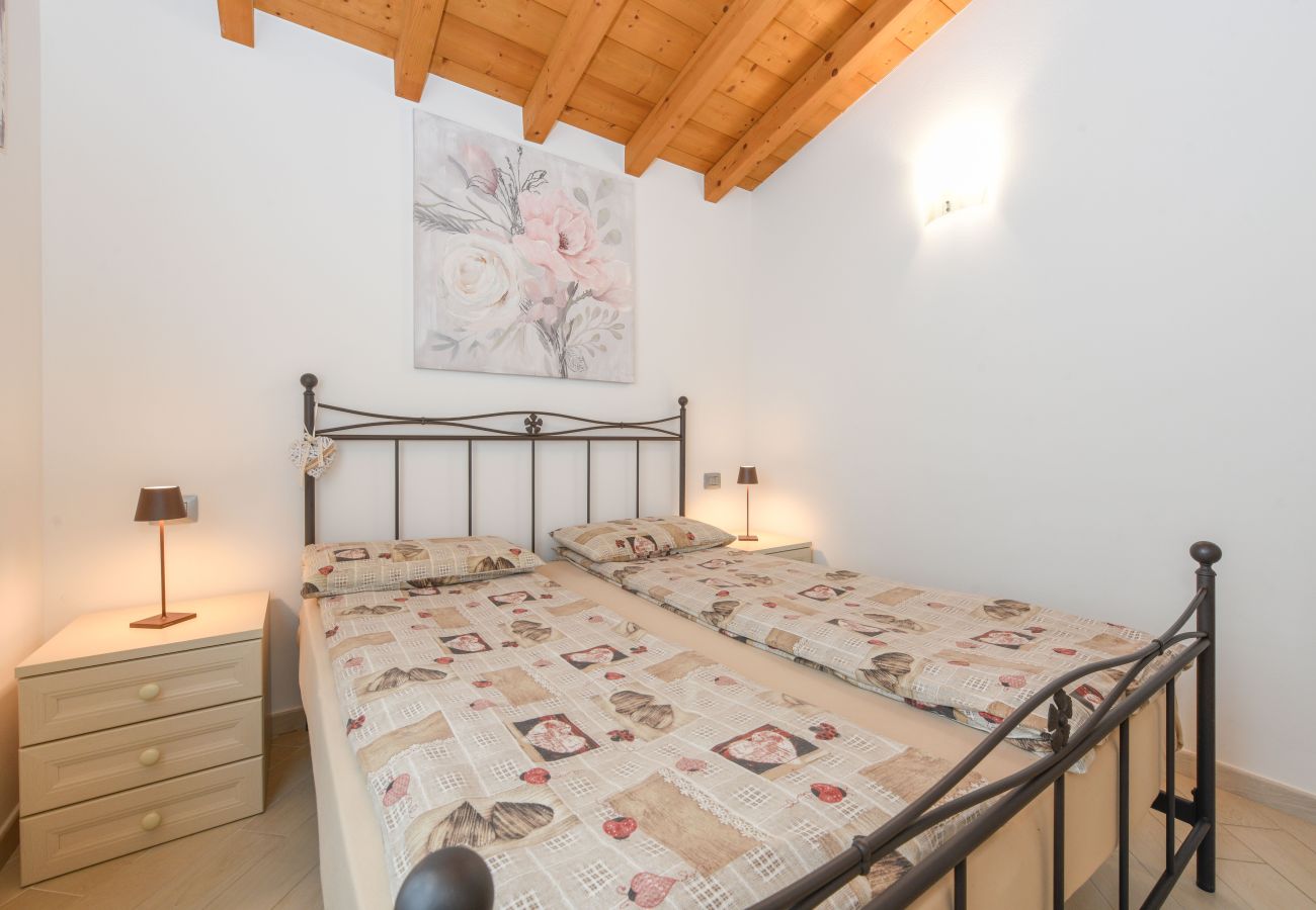 Apartment in Tignale - .melograno