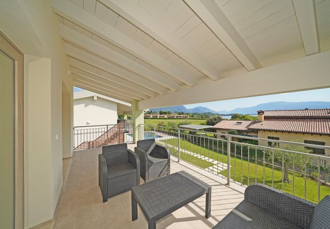 Terraced House in Manerba del Garda - Gardaliva - Red duplex 2 by Garda FeWo Terraced House in Manerba del Garda - Gardaliva - Red duplex 2 by Garda FeWo