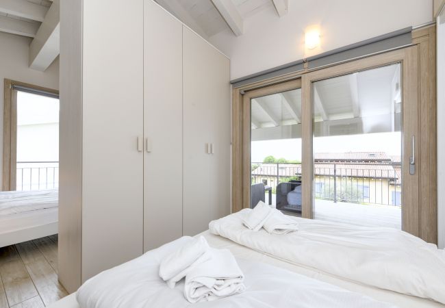 Terraced House in Manerba del Garda - Gardaliva - Red duplex 2 by Garda FeWo Terraced House in Manerba del Garda - Gardaliva - Red duplex 2 by Garda FeWo