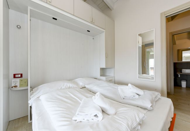 Terraced House in Manerba del Garda - Gardaliva - Red duplex 2 by Garda FeWo Terraced House in Manerba del Garda - Gardaliva - Red duplex 2 by Garda FeWo