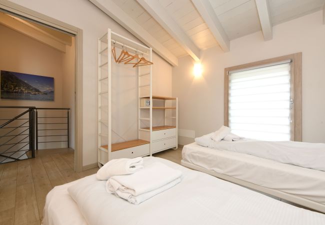 Terraced House in Manerba del Garda - Gardaliva - Red duplex 2 by Garda FeWo Terraced House in Manerba del Garda - Gardaliva - Red duplex 2 by Garda FeWo