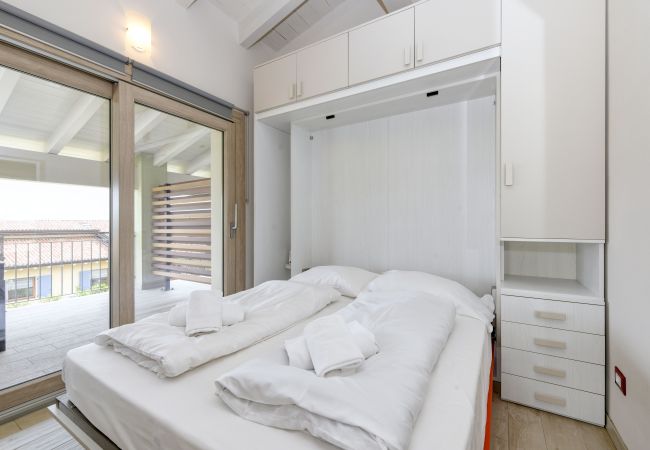 Terraced House in Manerba del Garda - Gardaliva - Red duplex 2 by Garda FeWo Terraced House in Manerba del Garda - Gardaliva - Red duplex 2 by Garda FeWo