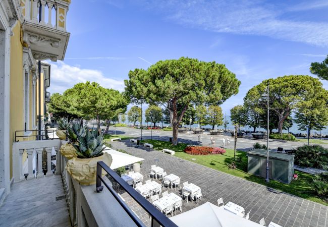 Apartment in Desenzano del Garda - 77 -  Collo lungo Giallo Apartment in Desenzano del Garda - 77 -  Collo lungo Giallo