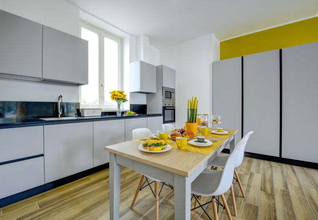 Apartment in Desenzano del Garda - 77 -  Collo lungo Giallo Apartment in Desenzano del Garda - 77 -  Collo lungo Giallo