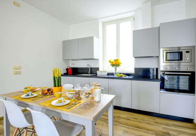 Apartment in Desenzano del Garda - 77 -  Collo lungo Giallo Apartment in Desenzano del Garda - 77 -  Collo lungo Giallo