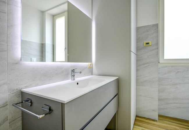 Apartment in Desenzano del Garda - 77 -  Collo lungo Giallo Apartment in Desenzano del Garda - 77 -  Collo lungo Giallo