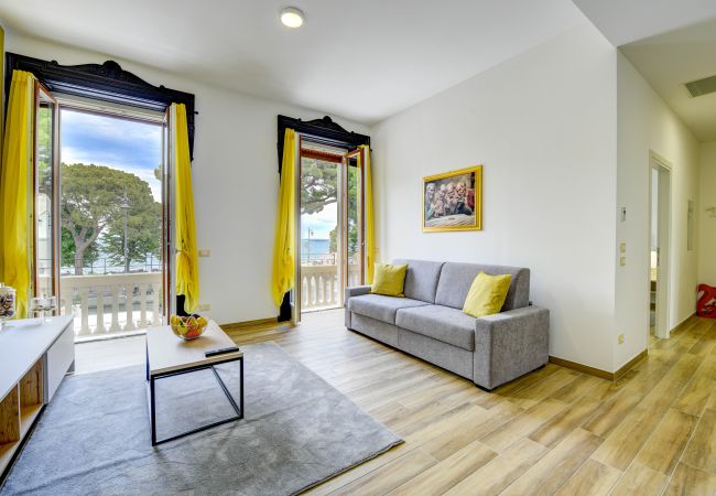 Apartment in Desenzano del Garda - 77 -  Collo lungo Giallo Apartment in Desenzano del Garda - 77 -  Collo lungo Giallo