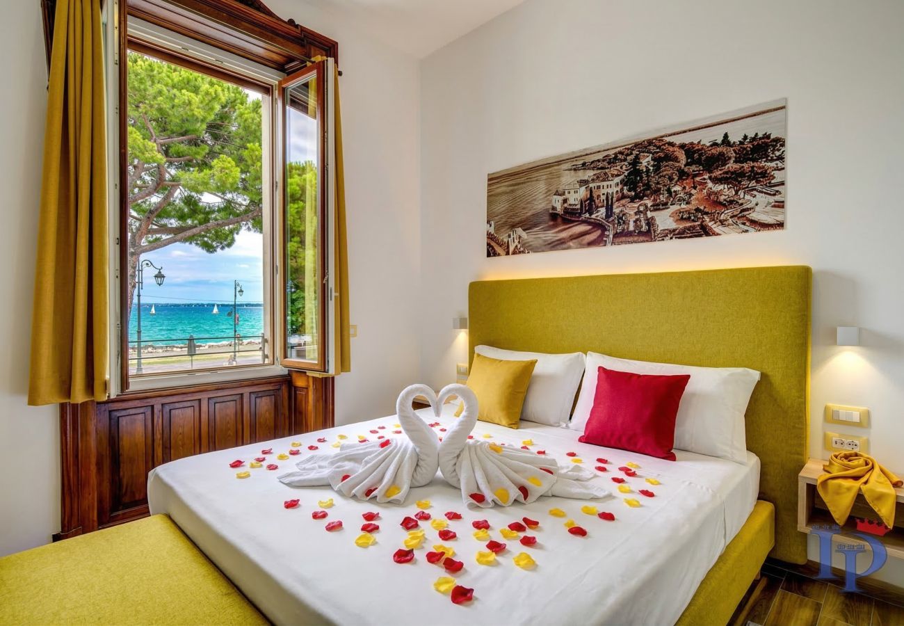 Apartment in Desenzano del Garda - 77 -  Collo lungo Giallo