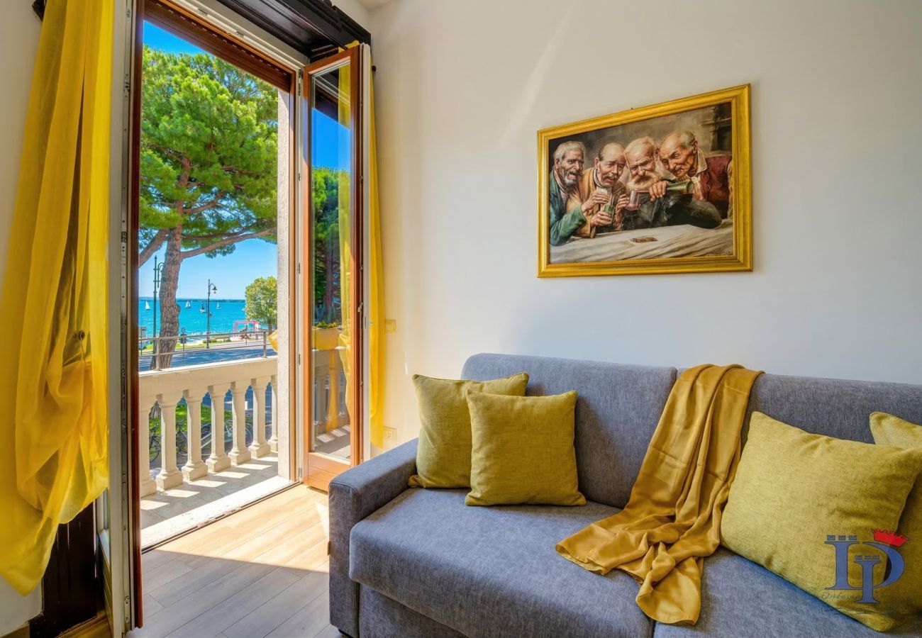 Apartment in Desenzano del Garda - 77 -  Collo lungo Giallo