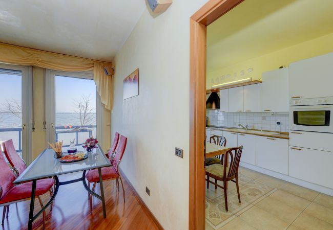 Apartment in Desenzano del Garda - 28-Desenzanoloft : CHARMING ON THE LAKE Apartment in Desenzano del Garda - 28-Desenzanoloft : CHARMING ON THE LAKE
