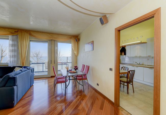 Apartment in Desenzano del Garda - 28-Desenzanoloft : CHARMING ON THE LAKE Apartment in Desenzano del Garda - 28-Desenzanoloft : CHARMING ON THE LAKE