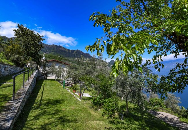 Apartment in Tignale - .Glicine by Garda FeWo Apartment in Tignale - .Glicine by Garda FeWo