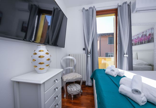 Villa in Desenzano del Garda - 20- LUXURYSUITE WITH JACUZZI AND GARDEN Villa in Desenzano del Garda - 20- LUXURYSUITE WITH JACUZZI AND GARDEN