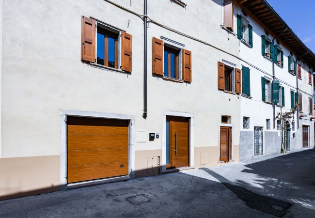 Apartment in Gargnano - Casa Contrada