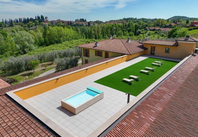 Farm stay in Polpenazze del Garda - Agriturismo Sentieri del Vino - Il Ciliegio Farm stay in Polpenazze del Garda - Agriturismo Sentieri del Vino - Il Ciliegio