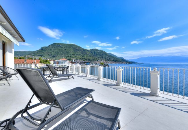 Apartment in Salò - La Vela Deluxe by Garda FeWo Apartment in Salò - La Vela Deluxe by Garda FeWo