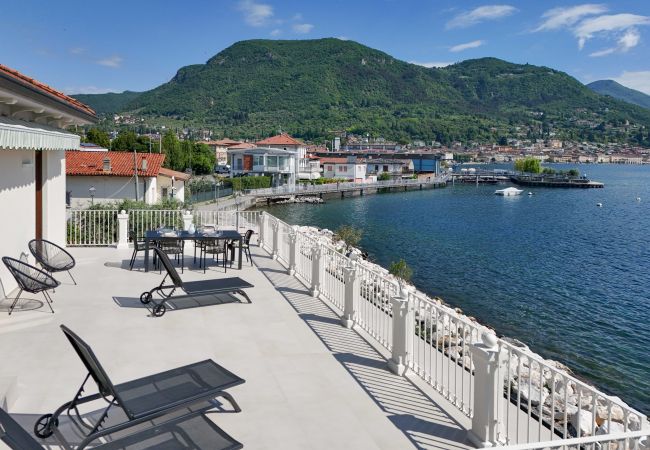 Apartment in Salò - La Vela Deluxe by Garda FeWo Apartment in Salò - La Vela Deluxe by Garda FeWo
