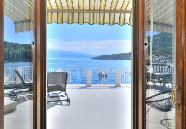 Apartment in Salò - La Vela Deluxe by Garda FeWo Apartment in Salò - La Vela Deluxe by Garda FeWo