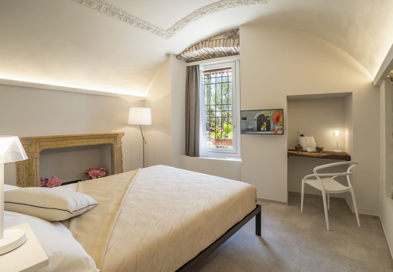 Apartment in San Felice del Benaco - Palazzo Trevignane - La Saletta Verde