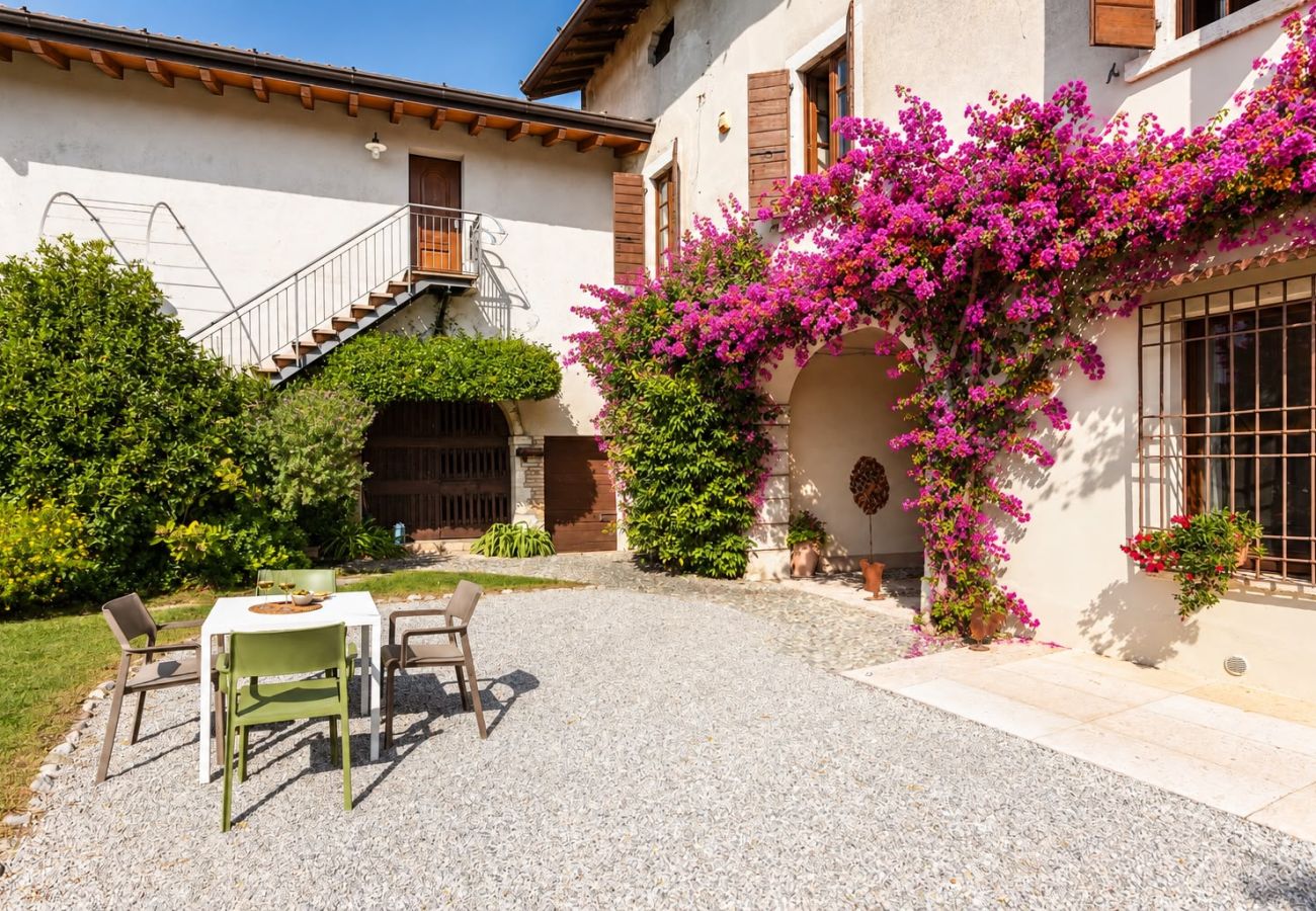 Residence in San Felice del Benaco - Palazzo Trevignane - La Saletta Verde