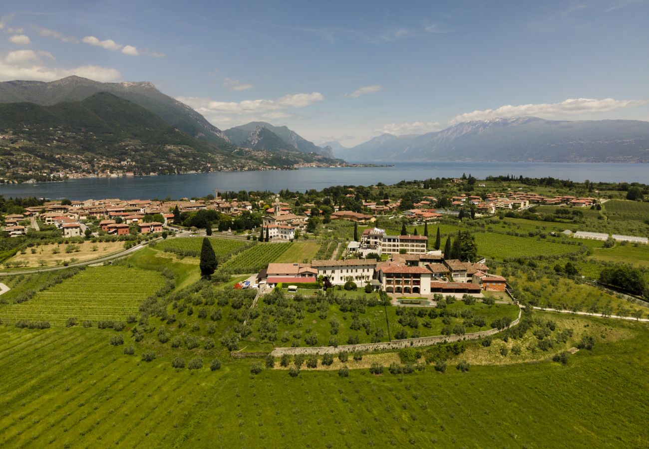 Apartment in San Felice del Benaco - Palazzo Trevignane - La Grande Scuderia