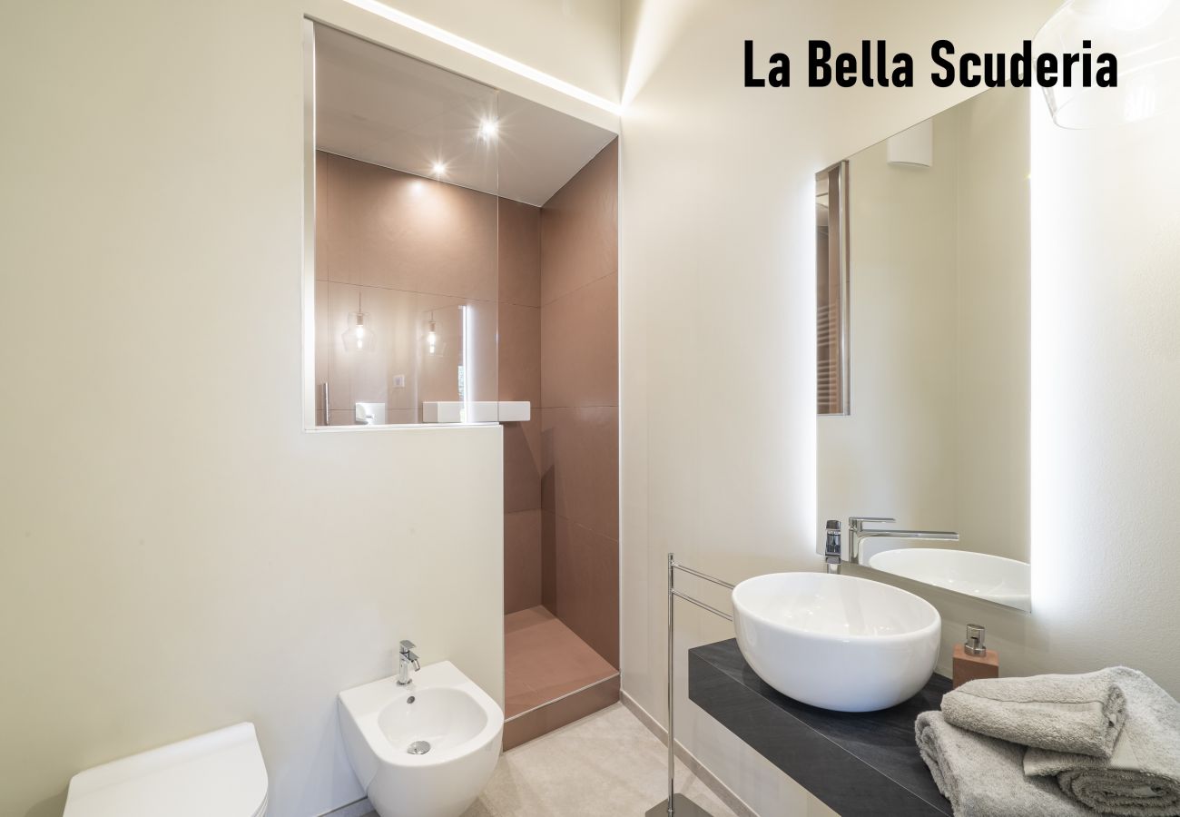 Apartment in San Felice del Benaco - Palazzo Trevignane - La Grande Scuderia