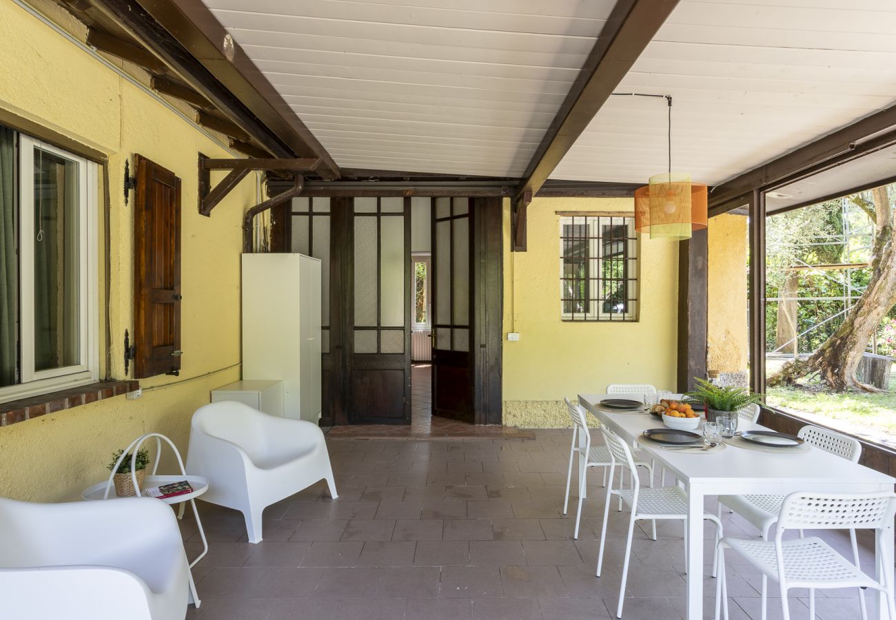 Chalet in Salò - Villetta Paradiso by Garda FeWo
