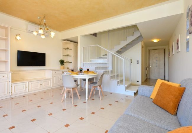 Appartamento a Sirmione - 74 Desenzanoloft Eden LAKE VIEW AND PRIVATE BEACH Appartamento a Sirmione - 74 Desenzanoloft Eden LAKE VIEW AND PRIVATE BEACH