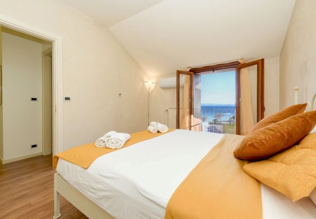 Appartamento a Sirmione - 74 Desenzanoloft Eden LAKE VIEW AND PRIVATE BEACH Appartamento a Sirmione - 74 Desenzanoloft Eden LAKE VIEW AND PRIVATE BEACH