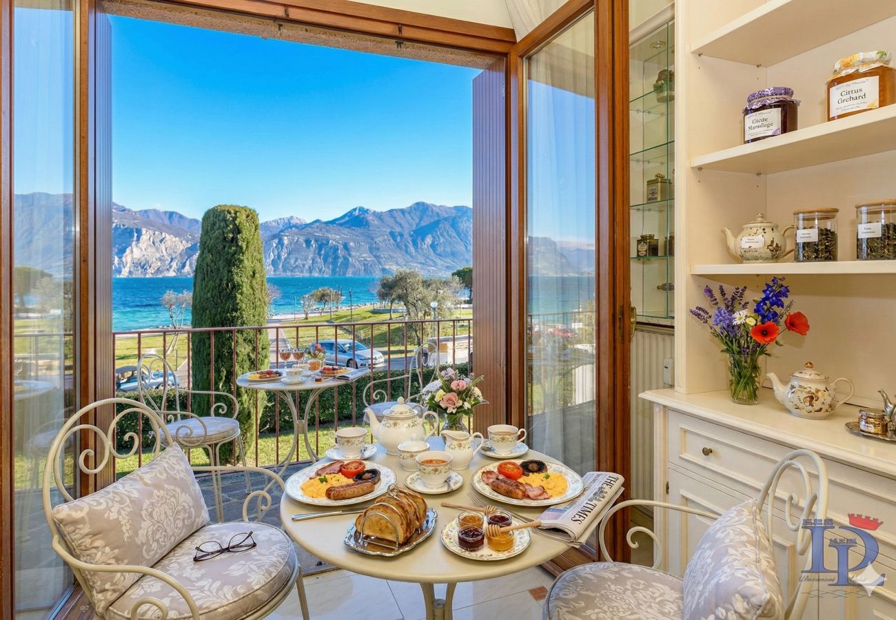 Appartamento a Sirmione - 74 Desenzanoloft Eden LAKE VIEW AND PRIVATE BEACH