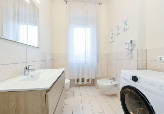 Appartamento a Desenzano del Garda - 002 - A CASA DI SARA ..... Appartamento a Desenzano del Garda - 002 - A CASA DI SARA .....