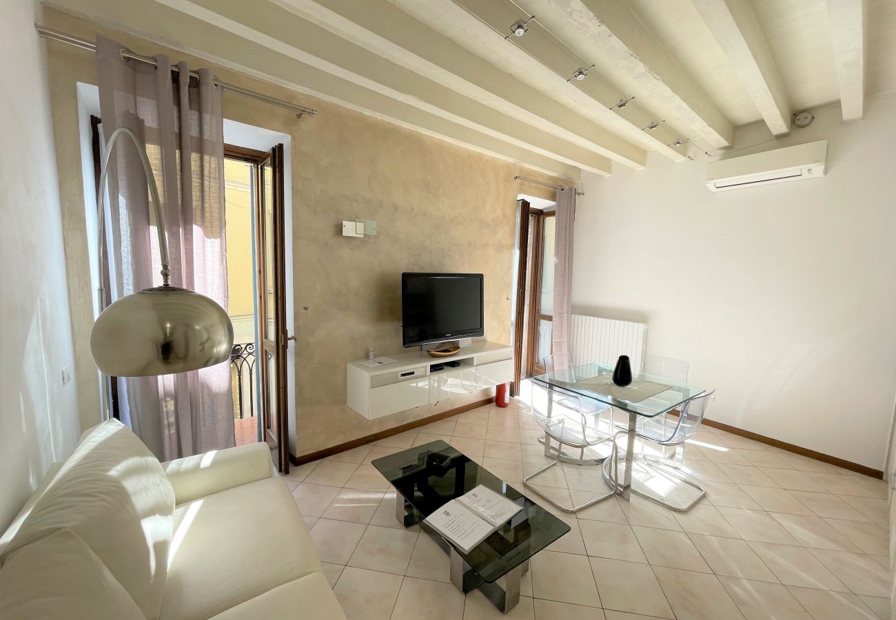 Desenzanoloft, appartamento, casa vacanze, Desenzano, Lago di Garda, affitti brevi, Sirmione