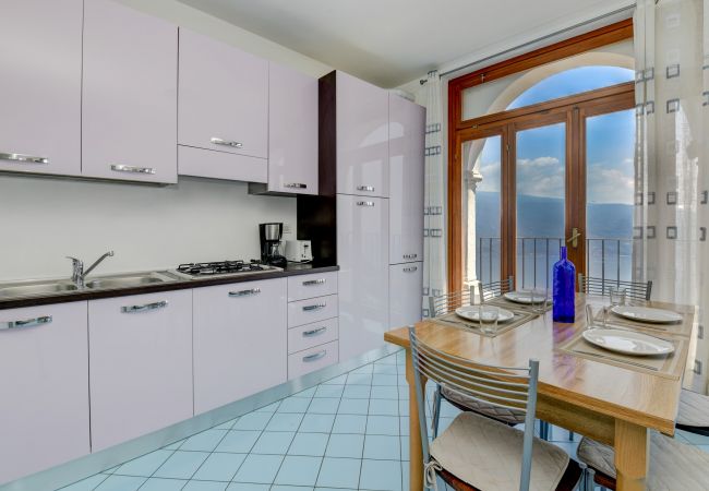 Appartamento a Tignale - Riel 4 by Garda FeWo Appartamento a Tignale - Riel 4 by Garda FeWo