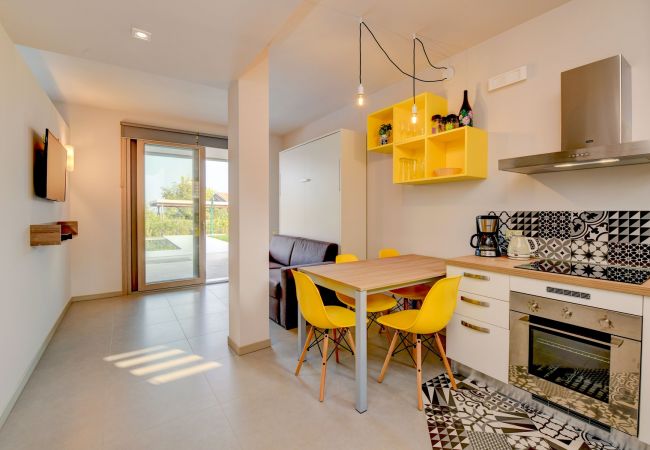Studio a Manerba del Garda - Gardaliva - Yellow Studio 4 by Garda FeWo Studio a Manerba del Garda - Gardaliva - Yellow Studio 4 by Garda FeWo