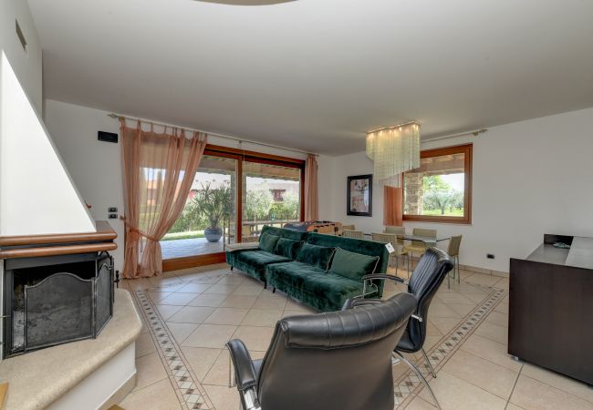 Villa a Manerba del Garda - Villa Oleander