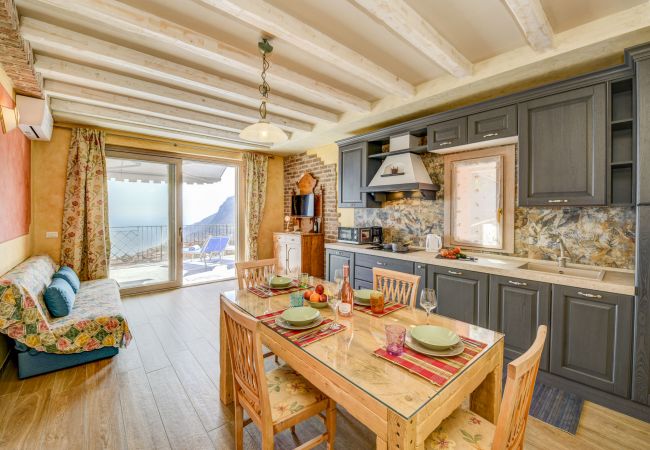 Appartamento a Tignale - Regina - adults only apartment Appartamento a Tignale - Regina - adults only apartment