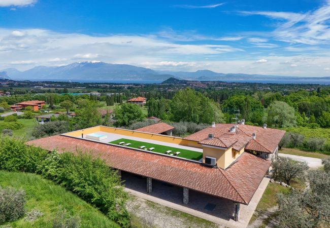 Agriturismo a Polpenazze del Garda - Agriturismo Sentieri del Vino - Il Ciliegio Agriturismo a Polpenazze del Garda - Agriturismo Sentieri del Vino - Il Ciliegio