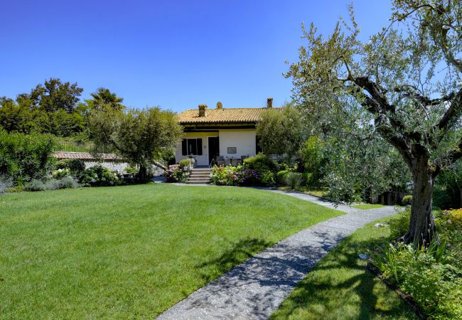 Villa a Manerba del Garda - Villa Casa Montecolo by Garda FeWo Villa a Manerba del Garda - Villa Casa Montecolo by Garda FeWo